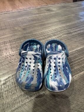 Kids Joybees Clogs- size 9
